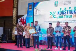 Sokongan APBD untuk RTLH Tertinggi se-Jatim, Bojonegoro Raih Penghargaan dari Gubernur