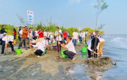 Mageri Segoro Dimulai, 2.000 Mangrove Ditanam untuk Selamatkan Pesisir Semarang