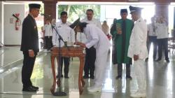Bupati Bojonegoro Lantik Dua Kepala Desa PAW, Tekankan Perkuat  Pelayanan dan Persatuan