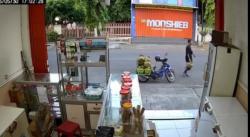Terekam CCTV! Pria Bersarung Gondol Tabung Gas 3 Kg di  Situbondo