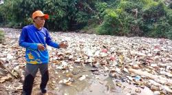 Sampah Kembali Menggunung di Sungai Cibanten, Upaya Pembersihan Dinilai Belum Menyentuh Akar Masalah