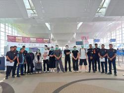 Jadi Fotografer hingga MUA Ilegal di Medan, 8 WNA Tiongkok Dideportasi