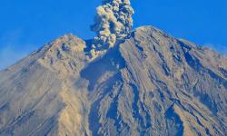 Aktivitas Gunung Semeru Meningkat, Tercatat 18 Kali Letusan dalam Enam Jam