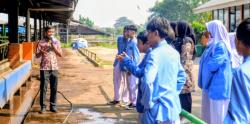 Belajar Standar Pangan ASUH, Siswa SMPN 51 Jakarta Kunjungi RPH Dharma Jaya