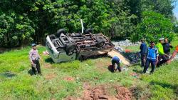 Pikap Hantam Pembatas dan Terbalik di Tol Medan-Tebing Tinggi, Tiga Penumpang Luka