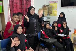 Dosen UMBY Bantu Anak Pekerja Migran Indonesia di Malaysia Jago Calistung
