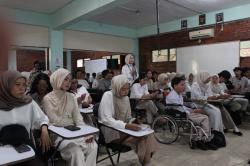 Cerita Denia, Mahasiswi Unisal Bandung yang Manfaatkan Program Beasiswa demi Kejar Impian Akademis