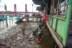 Potret Mewarnai Rumah Pinggiran Sungai Musi