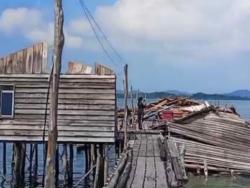 Puting Beliung Mengamuk di Bakung Serumpun Lingga Rusak Rumah Warga