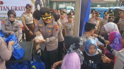 200 Paket Sembako Murah Polres Sragen Ludes dalam 30 Menit, Warga Serbu CFD Alun-Alun