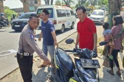 Terjatuh Saat Salip Truk Tronton di Krian Sidoarjo, Pensiunan BUMN asal Gresik Tewas Terlindas