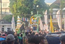 Ratusan Mahasiswa Cirebon Turun ke Jalan, Gaungkan Aksi Indonesia Bangkrut