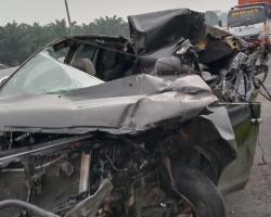 Innova Hantam Belakang Truk di Tol Medan-Tebing Tinggi, 6 Penumpang Terluka