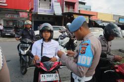 Propam Polres Jayapura Sidak Personel, Cek KTA, SIM hingga Sikap Tampang