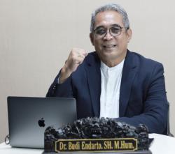 Pendidikan Tak Cukup Mengajar, Saatnya Sekolah Membentuk Karakter dan Budaya Riset