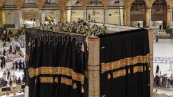 Tahun Baru Islam 1448 H Arab Saudi Ganti Kiswah Kakbah, Gunakan 825 Kg Sutra dan 120 Kg Benang Emas