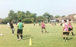 Legenda Persebaya Ini Pantau Pemain Muda Suryanaga Connection, Cari Anak untuk Ikut Soeratin U-17