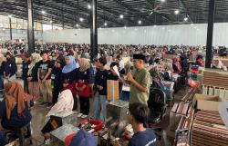 Bos Idaman! Pemilik Pabrik Rokok HS Guyur 150 Buruh dengan Hadiah Umrah Gratis