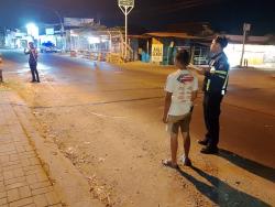 Tragis! Bonceng Tiga Terobos Lampu Merah, Pelajar 15 Tahun Tewas Tertabrak Truk di Jombang