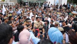 Di Sumut, Massa Geruduk Kantor Gubernur Minta Pemerintah Benahi MBG Tanpa Menghentikan Program
