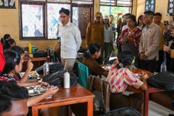 Kunjungi Kabupaten Ende Gibran Pastikan Pemerintah Evaluasi MBG saat Liburan Sekolah