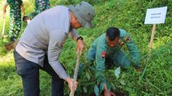 Hari Bhayangkara ke-80, Polres Boyolali Tanam Pohon Konservasi di Lereng Gunung Merbabu