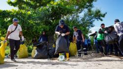 Warga Gotong Royong Bersihkan Pantai Rambak, Perkuat Aksi Peduli Lingkungan