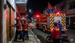 Aksi Heroik Damkar Makassar Selamatkan Mahasiswi yang Terjebak Berjam-jam dalam Kamar Kost