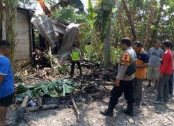 Warga Gercep Selamatkan Dua Ekor Sapi Saat Kandang Terbakar di Boloh Toroh