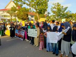 Erry Syahrial: Anak-anak Tak Seharusnya Turun ke Jalan untuk Dukung MBG