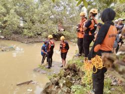 Balita di Batam Hilang Terseret Arus Parit Saat Hujan Deras, Pencarian Masih Berlangsung