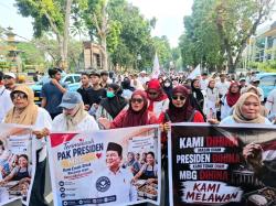 Puluhan Ribu Warga NTB Kompak Dukung Program MBG, Emak-emak hingga Pemuda Turun Aksi