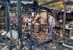 Gegara Api dari Tungku Dapur, Rumah dan Uang Rp10 Juta di Menduran Brati Hangus Terbakar