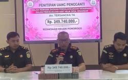 Tersangka Korupsi Aset Desa Kembalikan Kerugian Negara Rp349 Juta ke Kejari Ponorogo