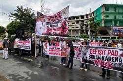 Salahkan Program MBG yang Dianggap Picu PAD Minim, Plt Gubernur Riau Didemo