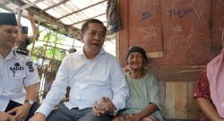 Bupati Aep Tinjau Program Rulahu di Kutagandok, Pastikan Bantuan Tepat Sasaran