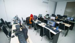 Gawat Pinjol Ilegal Ancam Sebar Gambar Porno Untuk Tagih Utang<script async src=