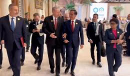 Momen Presiden Erdogan Gandeng Tangan Jokowi, Bicara Serius tentang Gaza