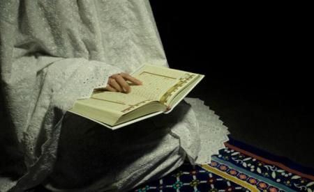 Qizlarni qiynoqqa solayotgan qizlar seks video