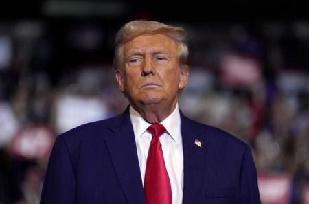 Trump Pecat 100 PNS Dewan Keamanan Nasional, Beri Waktu 30 Menit untuk Beres-Beres Meja Trump Pecat 100 PNS Dewan Keamanan Nasional, Beri Waktu 30 Menit untuk Beres-Beres Meja