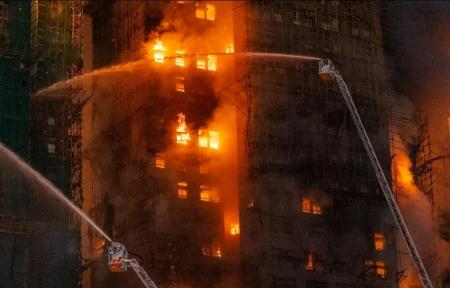 Api Dipadamkan, Korban Tewas Kebakaran Apartemen Hong Kong Jadi 128 Orang