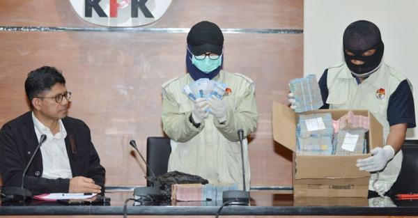 KPK Tetapkan Bupati Lampung Tengah sebagai Tersangka Suap dan Gratifikasi
