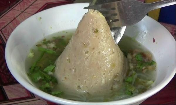 Unik Bakso Tumpeng Bertelur Diburu Pencinta Kuliner