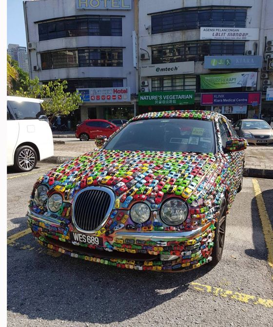 Jaguar Berbalut Diecast