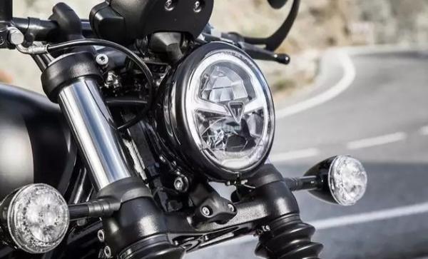 Triumph Black