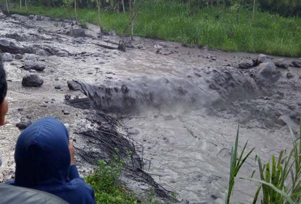 Banjir Lahar Dingin, Warga di Lereng Gunung Agung Terisolasi