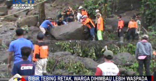 Tebing 50 Meter Longsor Tutup Saluran Irigasi Sawah Di Klaten