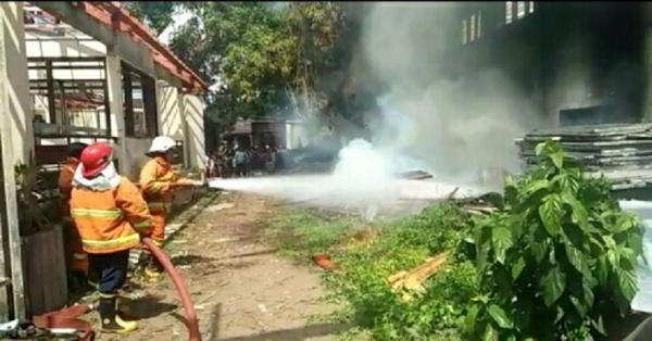 Bekas Gudang Pabrik Rokok Terbakar, Api Berasal dari ...