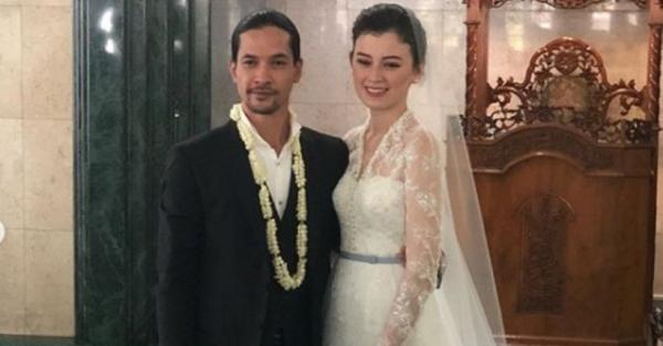 Dikira Kristen, Artis Ini muslim sejak lahir. (Foto: Instagram)