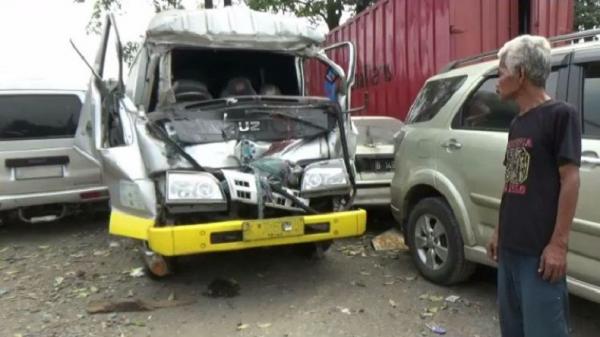 Minibus Travel Baraya Tabrak Truk Di Tol Purbaleunyi 2 Terluka Bagian 1